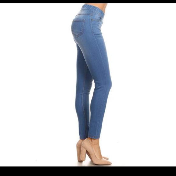 JVINI Woman’s Pull-on Slimming Denim Jeggings| Color - light wash - Picture 3 of 4